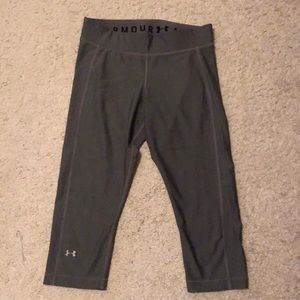 Womens large grey UnderArmour Capri tight